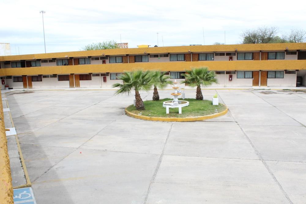 Oyo Hotel Casa Real Matehuala Luaran gambar